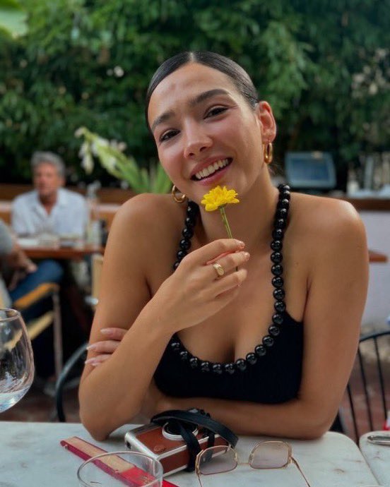 Devdass34's tweet photo. TRT Teşkilat Dizisinde Aybüke Pusat Yerine AKP’li Tiktokçu Begüm Polat Oynayacak diyorlar .!! 

🗣️Bence Rolün hakkını verir ? https://t.co/wvLacCogSM