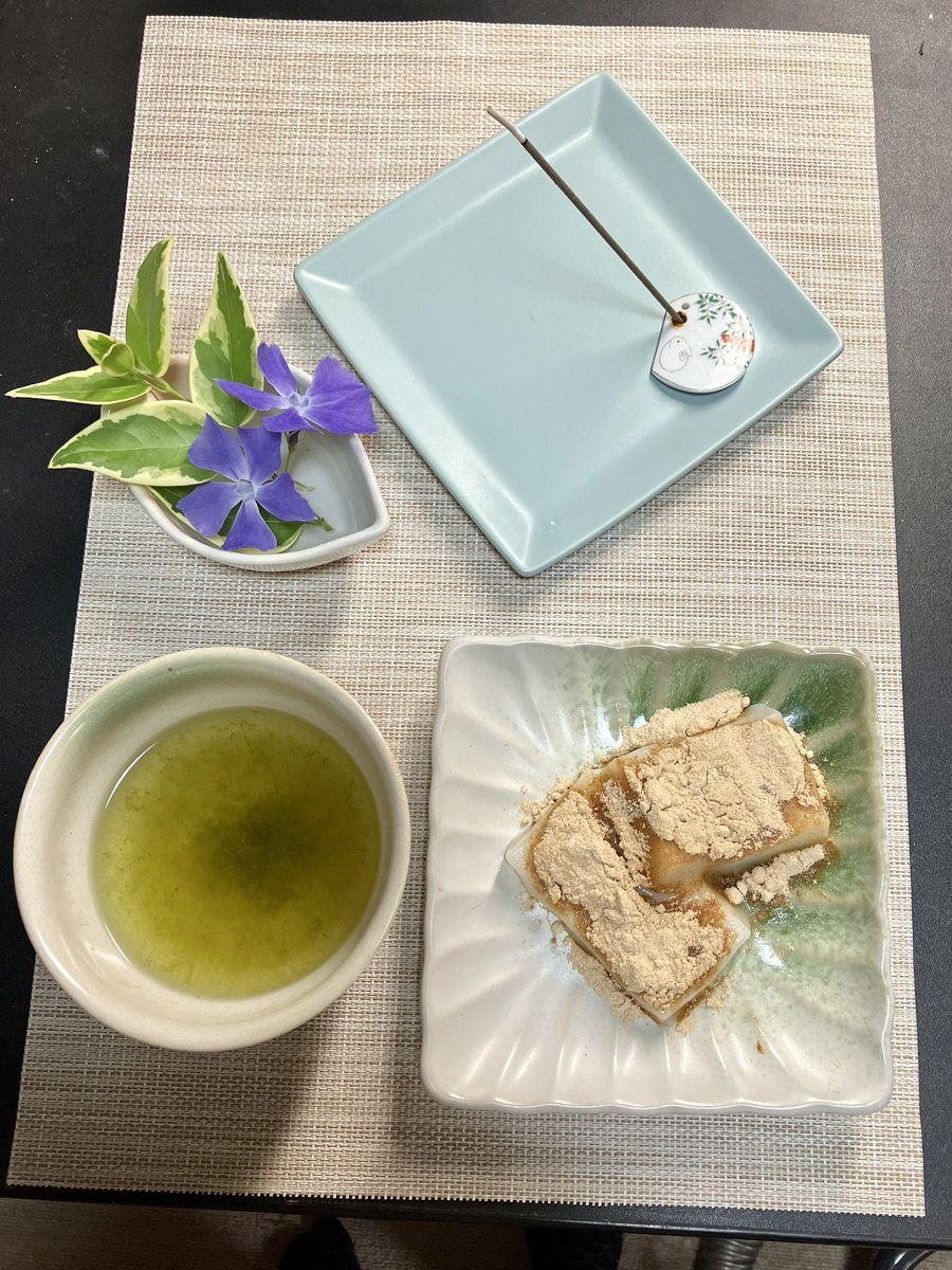 hoshisuna104's tweet photo. 今日は一日雨☔
満月なのに🌕😂
明日も雨予報☂️
少し片付けをと始めたら
55年前の万博‼️
出てきたよ😳
きな粉餅食べながら見て
片づけ終了🤣🤣
続きは明日🙄やれるかな
つもりはつもり😅😁😆 https://t.co/aAKc4yYwKB