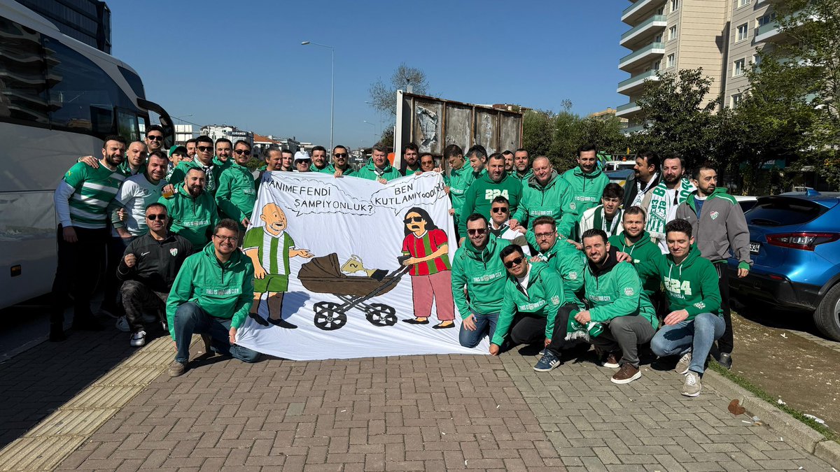 224Bursa's tweet photo. Şampiyonluk!! 🐊💚🤍Geliyoruz!! https://t.co/d3ysiBmMpt