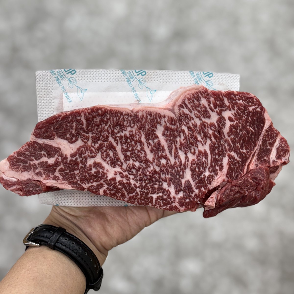 [투뿔 채끝등심 이벤트🥩]

1. 상품 : 1++ 채끝등심 300g = 1명
2. 이벤트 기간 : 4월 14일 오전10시까지
3. 참여방법 : 리트윗 &amp; 댓글 = ㄹㅇㅋㅋ