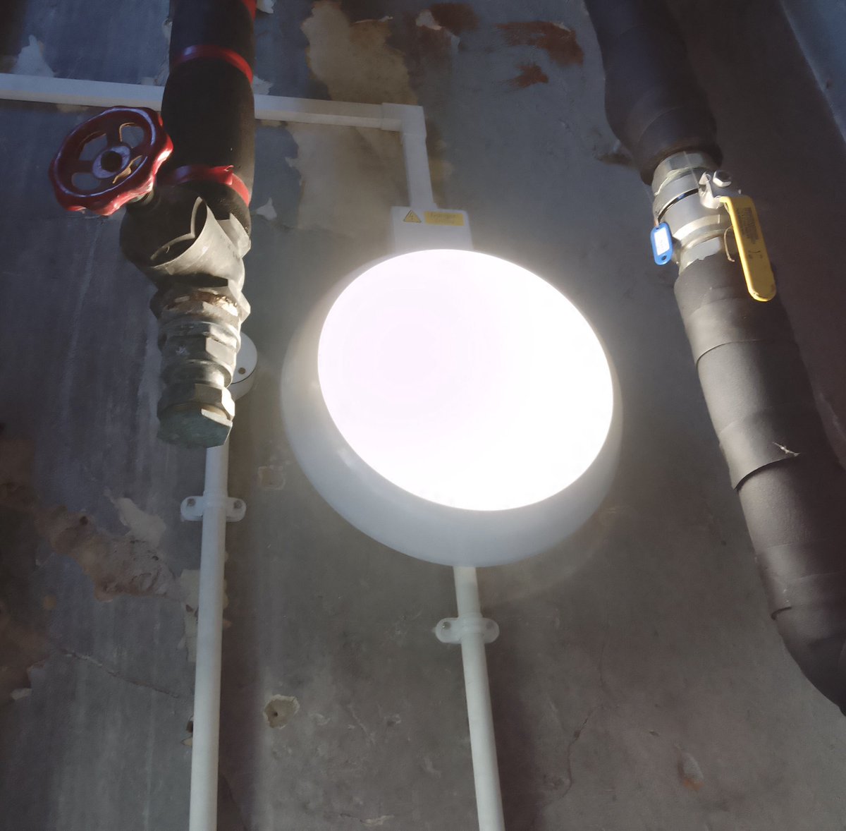 WtfElectrical's tweet photo. A week of plant room upgrades for a customer in hedge end, @Aico Ei3018 / Ei28RBU /SAB300R.
Emergency bulkhead upgrades as required including fixing exsisting plastic containment with metal fire cleats/fixings.
@QvisLighting https://t.co/qL2A3AgAuU