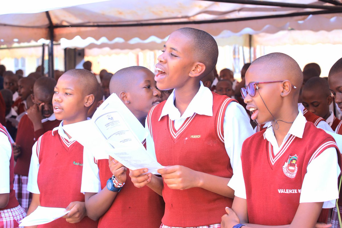 FlobbetoSchools's tweet image. #Thread3: We began this beautiful and meaningful morning with a word of prayer led by Rev. Ssetabi Jenifer, dedicating our school, the newly elected pupil leaders, and today’s ceremony into the Lord’s gracious hands.