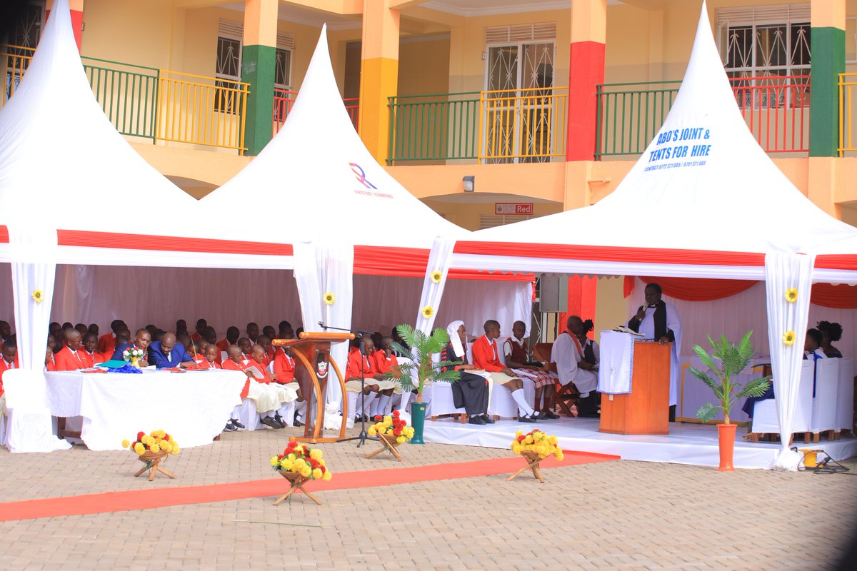 FlobbetoSchools's tweet image. #Thread3: We began this beautiful and meaningful morning with a word of prayer led by Rev. Ssetabi Jenifer, dedicating our school, the newly elected pupil leaders, and today’s ceremony into the Lord’s gracious hands.