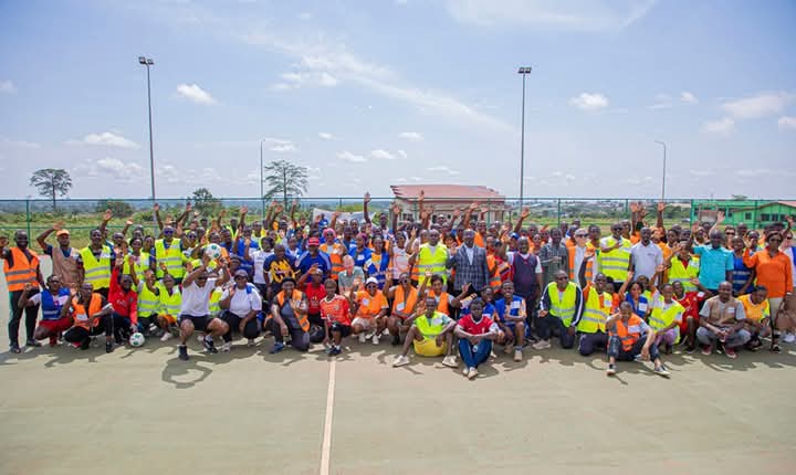 EmploiJeunesci's tweet photo. La ville de Daloa a accueilli, la 1ère édition du programme « Du Stade Vers l’Emploi » (#DSVE), le 11/04/2025
Portée par le @mpjipsc, via l’Agence Emploi Jeunes, en partenariat avec France Travail, cette initiative mêle sport et emploi pour une approche innovante du recrutement. https://t.co/mMrTETJLa8