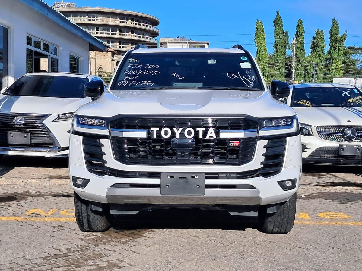 alasirimotors's tweet image. How To Buy a Car In Mombasa 

1. Do not come to This City Blindly without any references. Everybody is a broker once you tell them you've come for a car. Your interests are not catered for in such situations. Utashikanishwa na any car at first sight .

2. Never Carry Cash .

 All…
