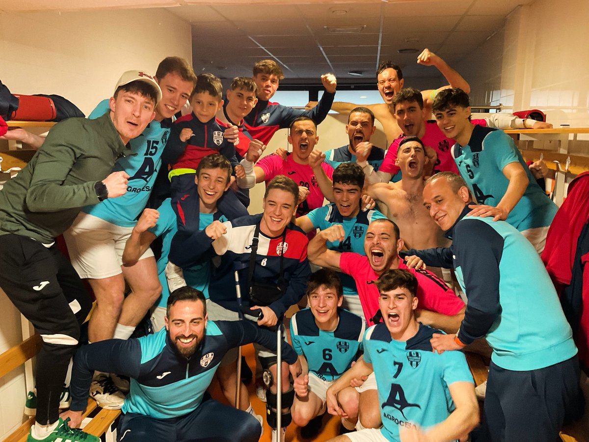 VTGfutbolsala's tweet photo. 🔢 RESULTADOS VTG | TERCERA DIVISIÓN UVA DEPORTE |  Paso de de gigante del Senior en su lucha por el titulo. Gran partido de los nuestros en Burgos que les hace ver mas cerca el ansiado ascenso. Quedan 4 finales!!! Continuamos… https://t.co/TiiZoTeBp2