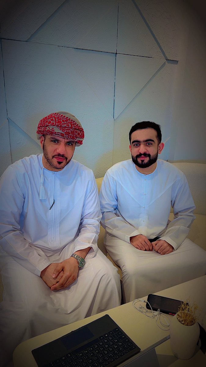 أجمل اللحظات تجمعني من طالبي وصديقي العزيز المهندس شهاب بن أحمد البلوشي وحديث الذكريات عن الدراسة والطموح ،شهاب البطل تخرج من بريطانيا هندسةميكانيكية وقريبا للماجستير وهو مثال رائع وقدوة يضم لقائمة الناجحين والمبدعين.