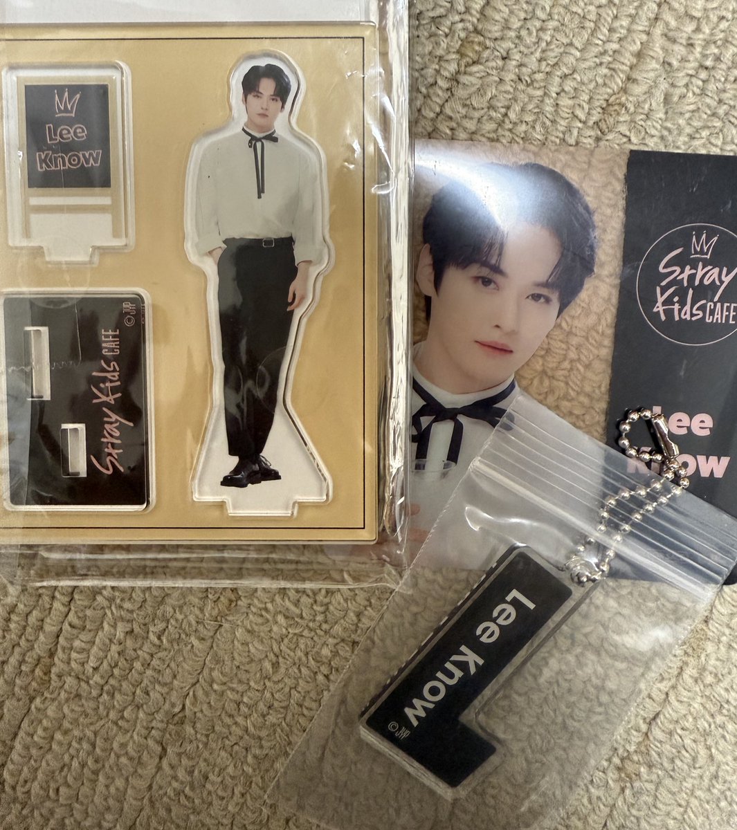 _s____h___43's tweet photo. stray kids スキズ　カフェ　cafe アクスタ　アクキー　コースター　トレカ　交換　買取

譲　画像のもの

求　買取（まとめて1500円＋送料）

お気軽にリプ、dmお待ちしております。 https://t.co/nyaMO6PnTE