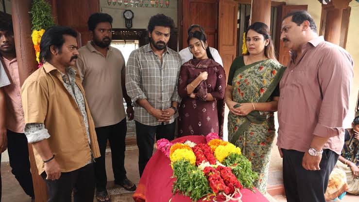 NikhilPoojary01's tweet image. Perusu (3/5🌟)
Tamil (2025) 🔞

Started watching as it’s a family drama. Technically it is, but don’t dare watch it with family or else forget your name on the ration card....

Available In Netflix (Tam &amp;amp; Kan, Tel,Mal Dub)
#Perusu