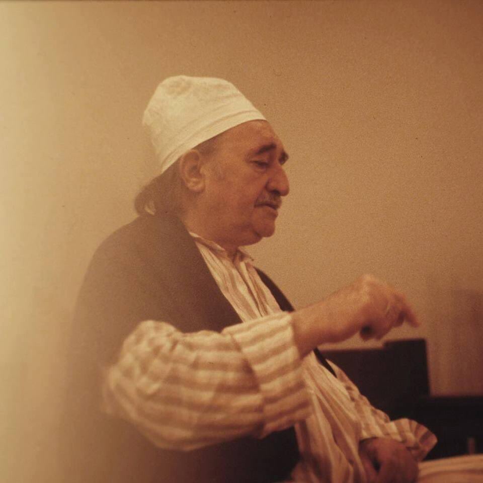 "Bu dünyada insana en çok azap veren şey, meşrebine uygun olmayan kimse ile beraber olmaktır..."

Aşkî Muzaffer Ozak Efendi