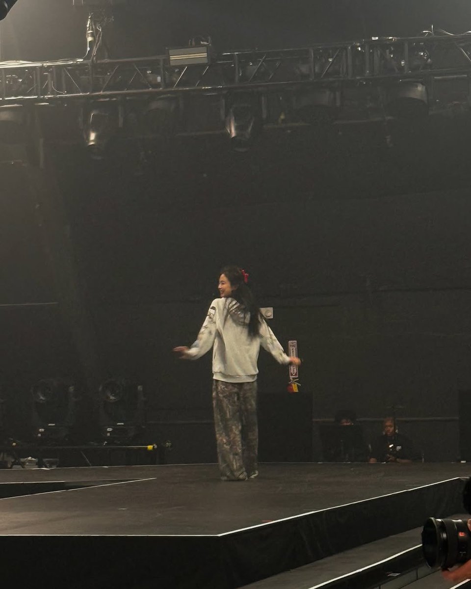 Jennie at the rehearsal 

#JENCHELLA #JENCHELLA2025 #JENNIE #COACHELLA2025