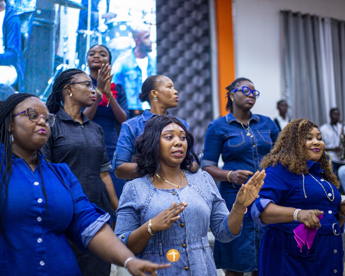CBCNigeria's tweet photo. Joy overflows with gratitude as we lift our hands in worship to God 

#SBLS
#KingdomPower
#CBCGlobal https://t.co/Eyusimv0ve