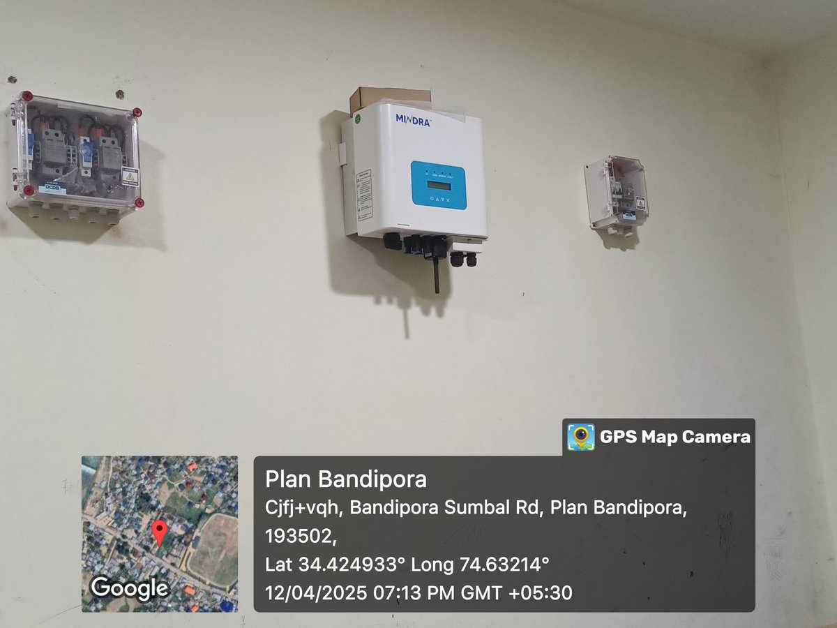 MsSolarExpert's tweet photo. OnGrid 6kw solar plant installation at bandipora j&amp;k.
#pmsuryaghar #PalmSunday
#mssolarexpert #BengalBurns 
#SOLAR #India #kashmir https://t.co/AeEI3VgvyR