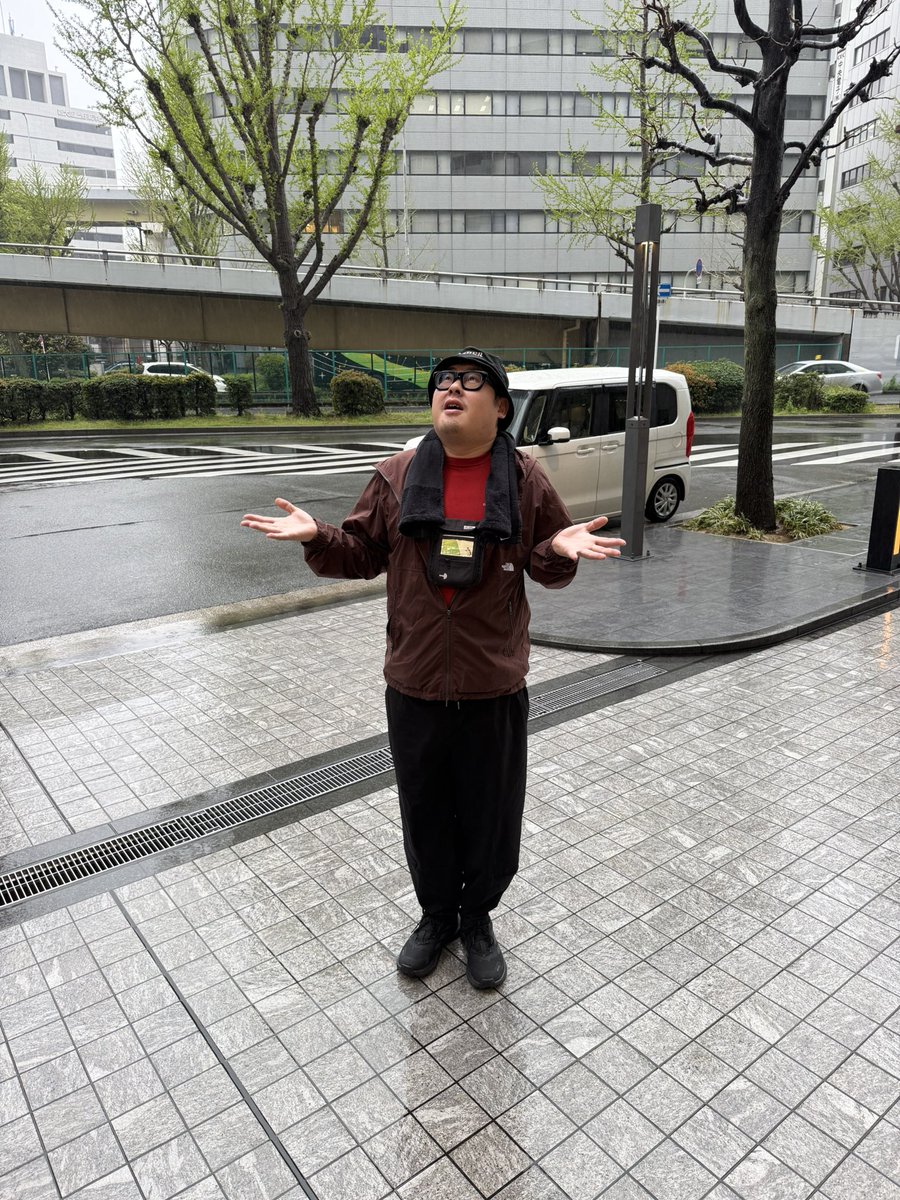 雨です。
大阪関西万博の開幕おめでとうございます。

今夜は21:00からダーツ🎯配信、
明日はお昼から万博を見に行きます（配信外）

よろしく‼︎

あと、X、20万人フォロワーありがとう。