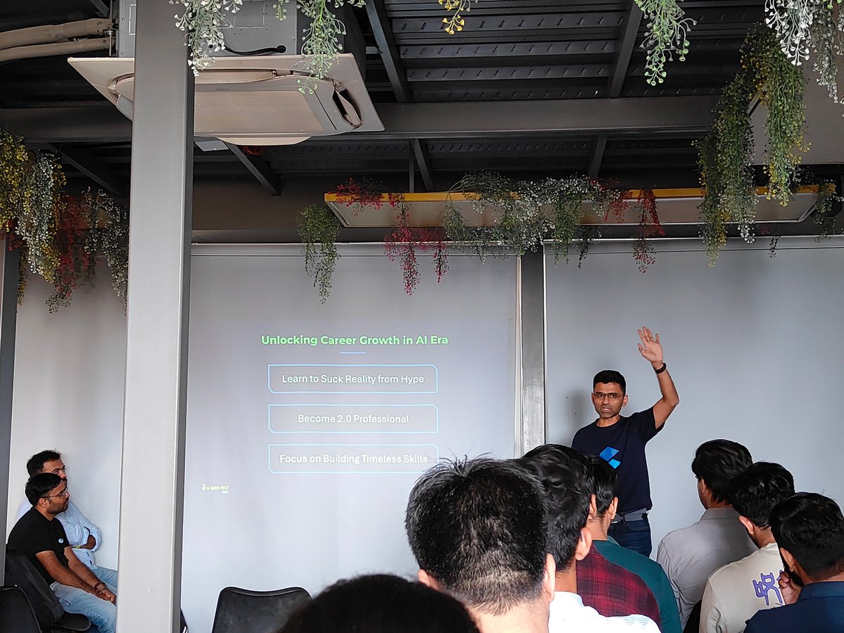 AumOza25450's tweet photo. Attended a fantastic in-person meetup by @codebasicshub
Here are some golden insights every AI enthusiast and tech professional should take note of:
#AI #datasciencecareer https://t.co/B0o1VN6MCy