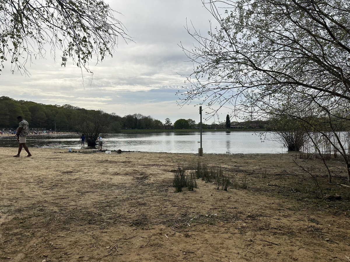 Drlauranelson's tweet photo. Lakeside beach, west London https://t.co/m0WphE9YlR