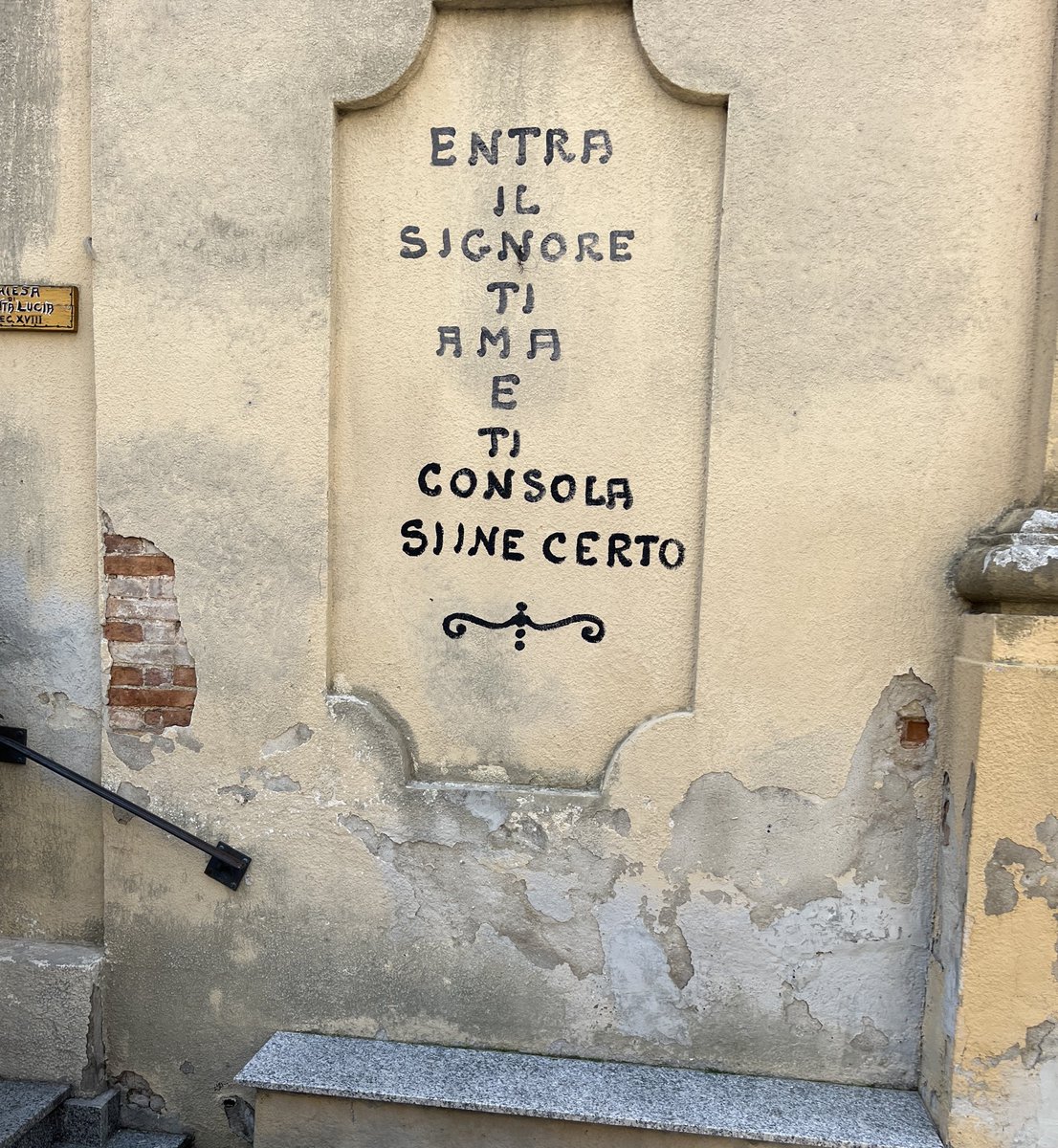 MarcelloPiccya's tweet photo. #ilModoPiuBello per fare un invito? Ovviamente con un Campari in mano: così elegante che anche il
“vuoi entrare?”
suona come poesia🥰😍
#unTemaAlGiorno https://t.co/99DX2wbPPR