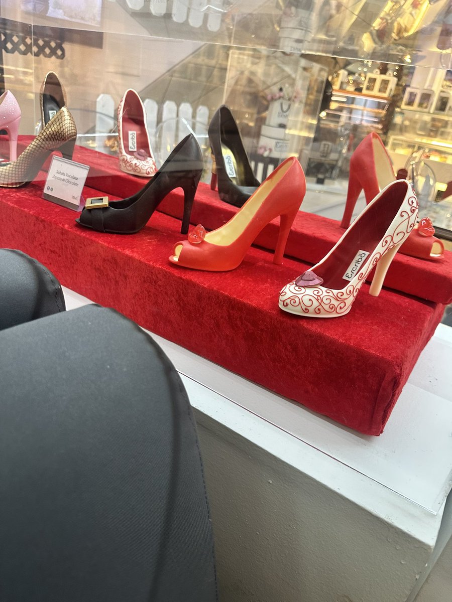 abelmmaia's tweet image. Das melhores pastelarias em que alguma vez estive… #escribá #barcelona