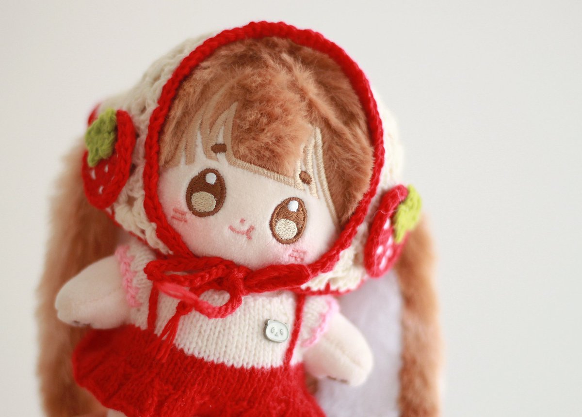 mintchocolet_'s tweet photo. 딸기 반다나 착용컷

너무 귀여워서 큰 사진으로 보여드릴게요
포리는 귀 없는 ver 착용했어요 ❤️

4월 17일 목요일 저녁 7시 오픈 https://t.co/5xK3N06OCi