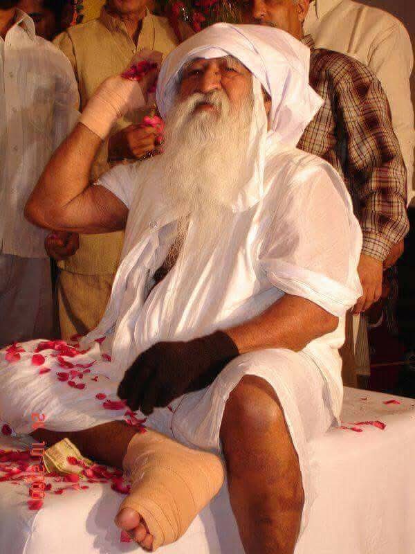जयगुरुदेव🙏🏻
कोटि जनम जब भटका खाया नर तन तब यह दुर्लभ पाया। ।।करोड़ो जन्मों में भटकने के बाद यह इंसानी जामा मिला है।जिसका मुख्य उद्येश्य प्रभु की प्राप्ति है
A
Jai Gurudev
Seeking a guru is compulsory for human life
#Guru_is_paramount