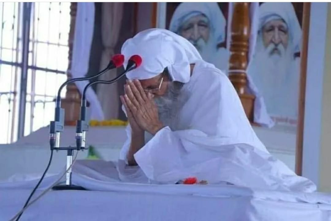 जयगुरुदेव🙏🏻
पुज्य महाराज जी ने कहा 
अपना स्वार्थ नहीं है कोई ..शाकाहारी बना रहे हैं।।
नर्को से बचा रहे हैं
AJai Gurudev
Seeking a guru is compulsory for human life
#Guru_is_paramount