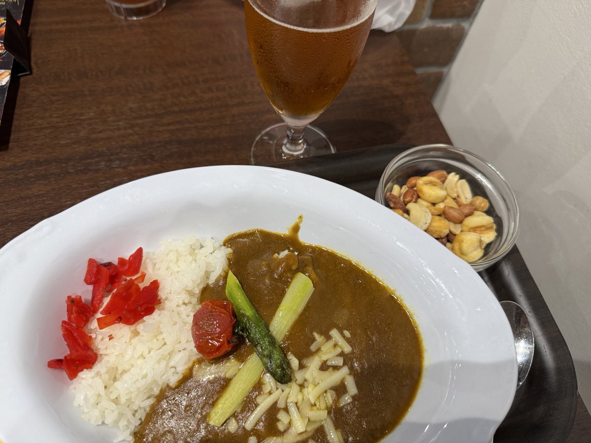 今シーズン初の甲子園
せっかくジェット風船もらって
ラッキーセブンに飛ばせると思ってたのに残念ながら、開始前に中止☔️
初docomoラウンジで🍺4杯飲んで帰ってきた😂
またGWにリベンジ⚾️
#阪神タイガース
#阪神甲子園球場