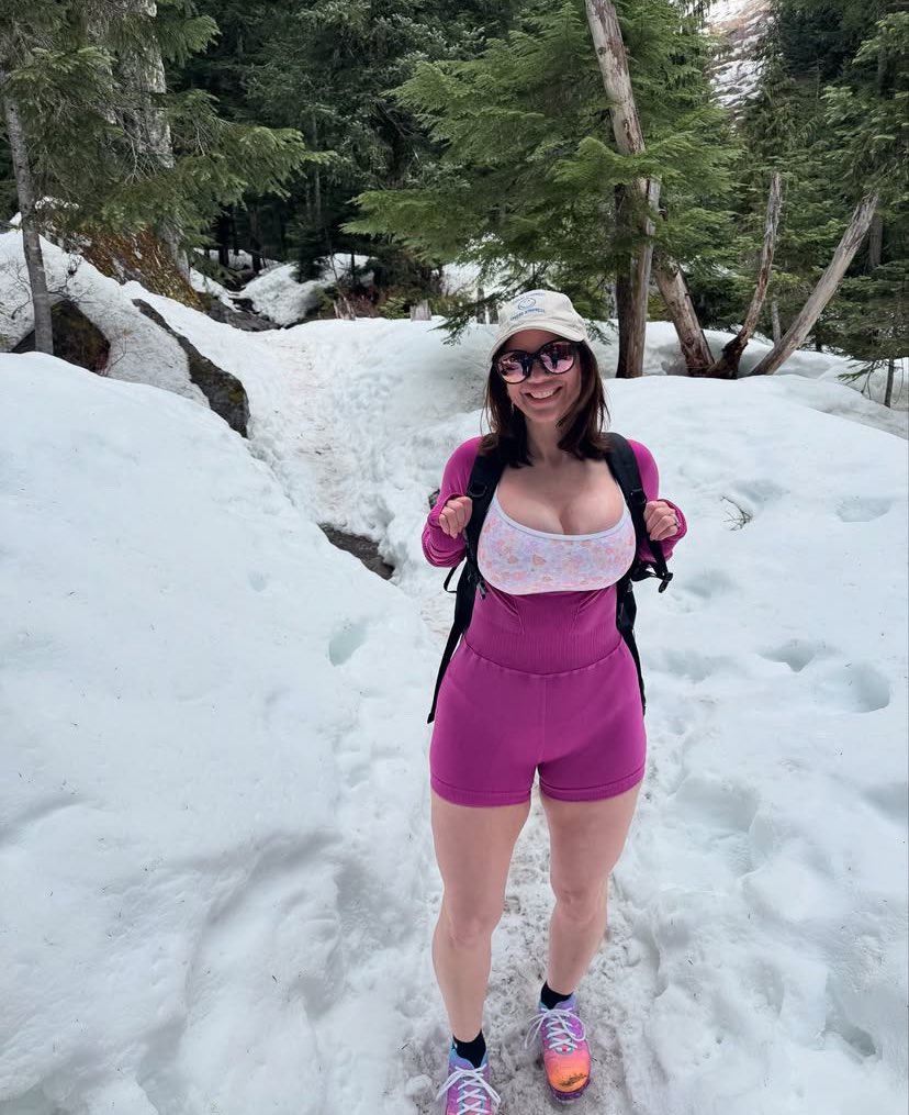 WelshElizabethb's tweet photo. Today’s hike was amazing,so much snow but gosh it was absolutely breathtaking.we love to hike and I have never anything as spectacular https://t.co/alsmUgShnG