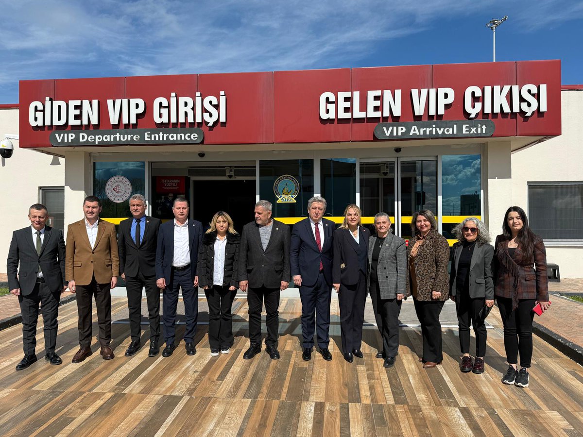 Bugün düzenlenecek Millet İradesine Sahip Çıkıyor Mitingi için kentimizde ağırlayacağımız Genel Başkanımız Sn. Özgür Özel'i karşılamak üzere Çarşamba Havalimanı'ndayız...