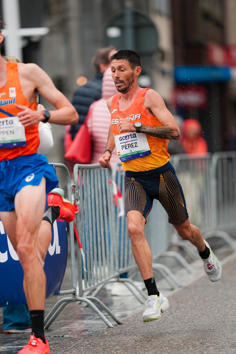 atletismoRFEA's tweet photo. #EspañaAtletismo se estrena en el medallero europeo de 10 km

‼️PLATA EUROPEA ‼️🥈 

Enhorabuena a atletas y entrenadores 👏👏👏

@jesusramosrevie, @perez_chiki, @IliasFifa, 
@AOukhelfen 

#BrusselsLeuven2025 #PasiónPorCompetir

📊 https://t.co/qIfMv5Ds1z 📺@rtveplay https://t.co/9lsgEd5SZz