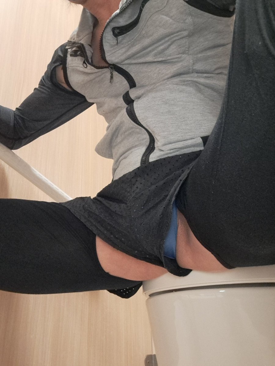 carsonw05513253's tweet photo. 這樣穿性感嗎？ https://t.co/pJJig1x02X