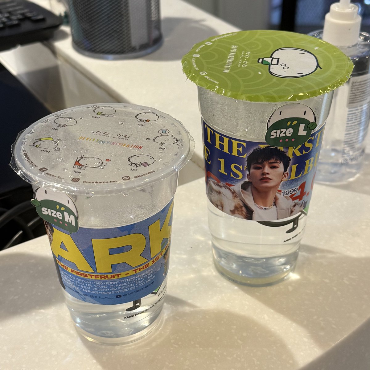 matoujourbelle's tweet photo. มาซื้อคามุ เพิ่งเห็นว่ามีคนแจก cup sleeve ของมาร์คด้วย ถ้าซื้อครบ 100 บาทขึ้นไป 🤩 https://t.co/IX38Ft16aj
