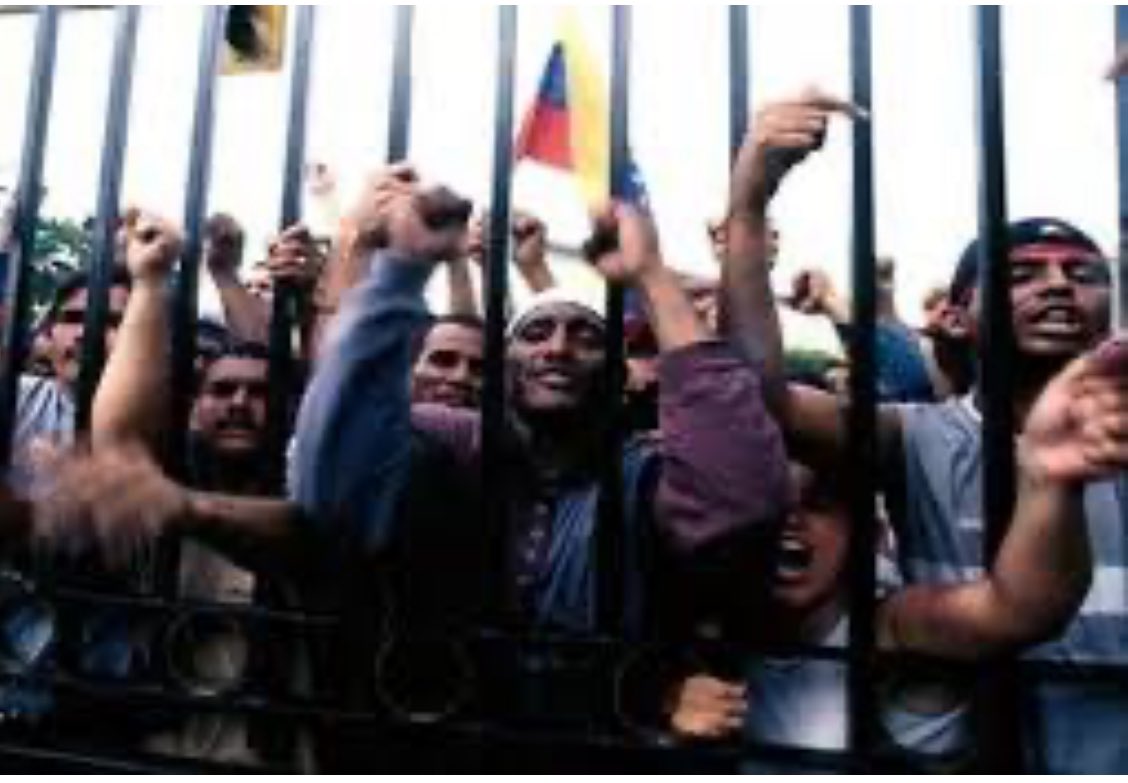 #13Abril Reivindicamos la unión cívico-militar y la movilización popular que derrotó el Golpe de Estado y restituyó al Presidente Chávez y el hilo Constitucional. Una tragedia que 23 años después este gobierno ha traicionado al Pueblo y sus Esperanzas, acabaron con nuestra