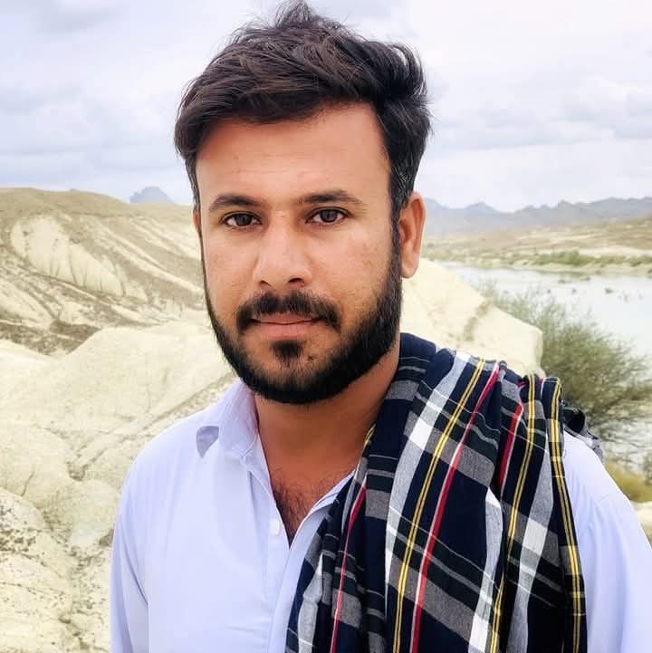 ایک صحافی جو کہ ظلم و ستم کے خلاف بات کرتا ہے تو اُسے  چُپ کرایا جاتا ہے اور  اسے دھکمی دی جاتی  ہے کہ سچ مت بولو اور چُپ رہو ۔ 
سباء کہتا ہے کہ ،
آپ سچ سے کیوں ڈرتے ہو میں بولونگا میں بولونگا۔ 
#TruthUnderThreat #StopStateOppression