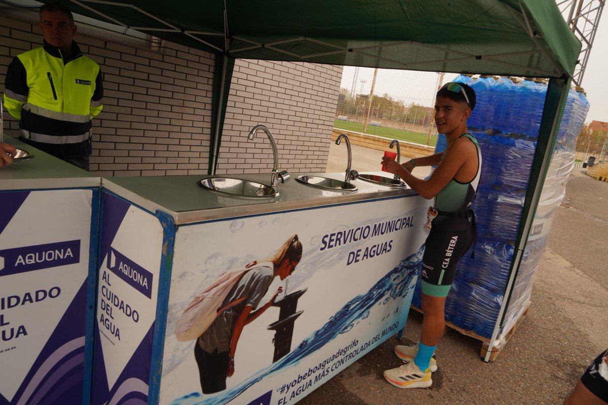 Aquona (@infoaquona) on Twitter photo Desde #Aquona seguimos colaborando junto a <a href="/TRIATLONSP/">FETRI</a>, <a href="/AYTO_CIUDADREAL/">AYTO_CIUDAD REAL</a> y <a href="/DiputacionCR/">Diputación de C.Real</a>, hidratando a l@s deportistas del Campeonato de España Cadete/ Juvenil/ Junior de Duatlón que se celebra en
#CiudadReal.
Nuestras fuentes con #aguadelgrifo, a disposición de la ciudadanía. Desde #Aquona seguimos colaborando junto a <a href="/TRIATLONSP/">FETRI</a>, <a href="/AYTO_CIUDADREAL/">AYTO_CIUDAD REAL</a> y <a href="/DiputacionCR/">Diputación de C.Real</a>, hidratando a l@s deportistas del Campeonato de España Cadete/ Juvenil/ Junior de Duatlón que se celebra en
#CiudadReal.
Nuestras fuentes con #aguadelgrifo, a disposición de la ciudadanía.