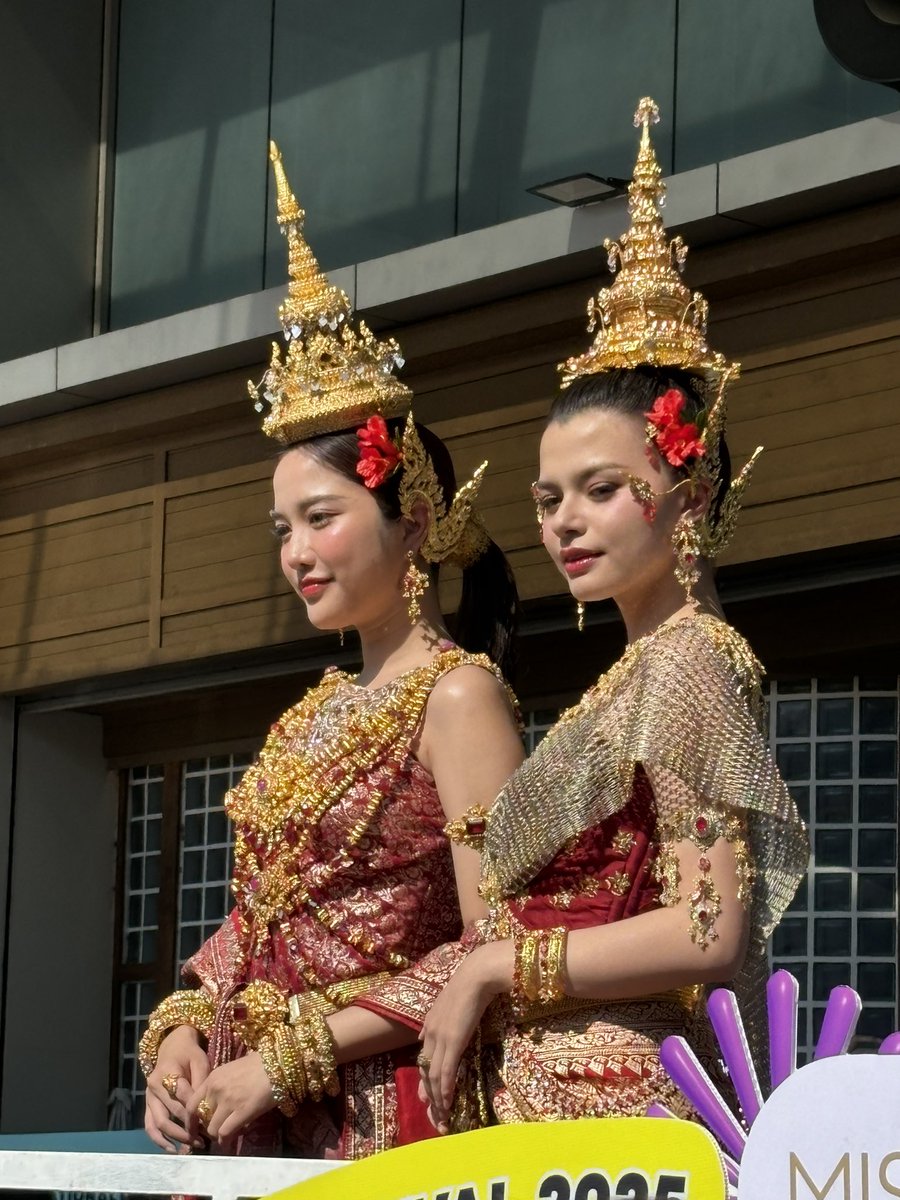 CpnLife's tweet photo. เสริฟความฮ็อต ❤️

FREENBECK SONGKRAN CTW
#SongkranCTWxFB
#CTWSongkranFest2025 #centralwOrld #สงกรานต์เซ็นทรัลเวิลด์ #สงกรานต์เซ็นทรัล #สงกรานต์มหาบันเทิง2025 #สงกรานต์2568 #SongKran2025  #CentralPattana 
#ThailandSongkranFestival2025
#srchafreen #beckysangels‌ #FreenBecky https://t.co/ppE6q3Xtuw
