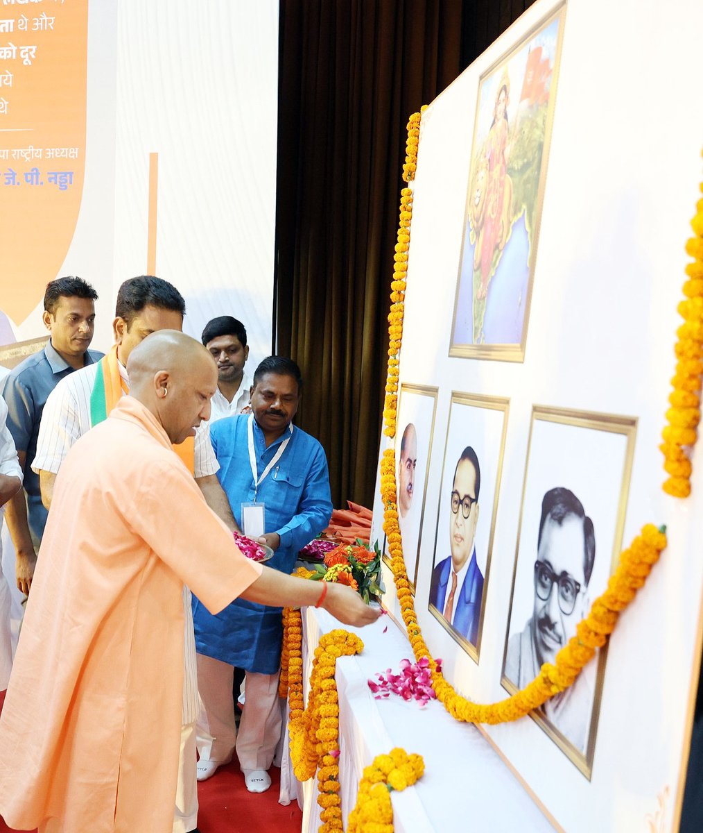 myogiadityanath's tweet photo. 'भारत रत्न' बाबा साहब डॉ. भीमराव आंबेडकर सम्मान अभियान के अंतर्गत आज लखनऊ में आयोजित प्रदेश कार्यशाला में सम्मिलित हुआ।

पिछले 10 वर्षों में आदरणीय प्रधानमंत्री श्री @narendramodi जी के नेतृत्व में बिना भेदभाव के शासन की योजनाओं का लाभ हर वंचित, दलित, गरीब, महिला तथा हर अन्नदाता किसान को पहुंचाने का काम भारतीय जनता पार्टी की सरकारों ने किया है।

इस कार्यशाला की सफलता के लिए हार्दिक शुभकामनाएं!