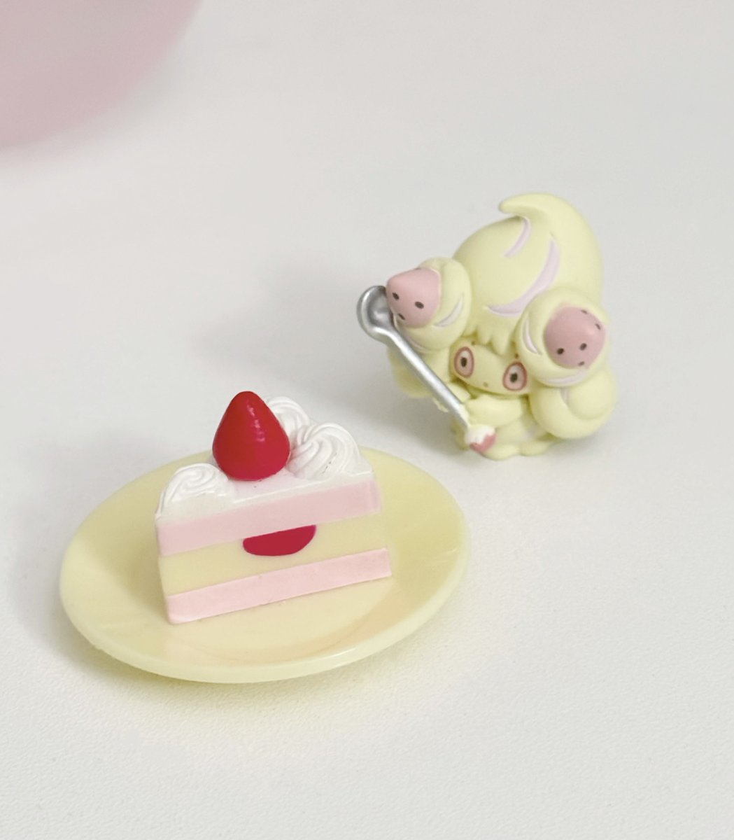 🍰🥄 (๑ᵔ⤙ᵔ๑)