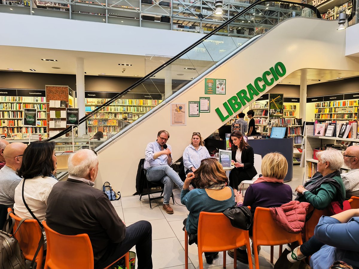 Al <a href="/libraccio/">il libraccio</a> di #Firenze ho avuto il piacere di presentare il mio romanzo. Grazie a quanti sono intervenuti, allo staff della libreria e a chi ha prestato ascolto. Grazie Ad Arianna, Patrizia, Mària e agli amici di #Marettimo