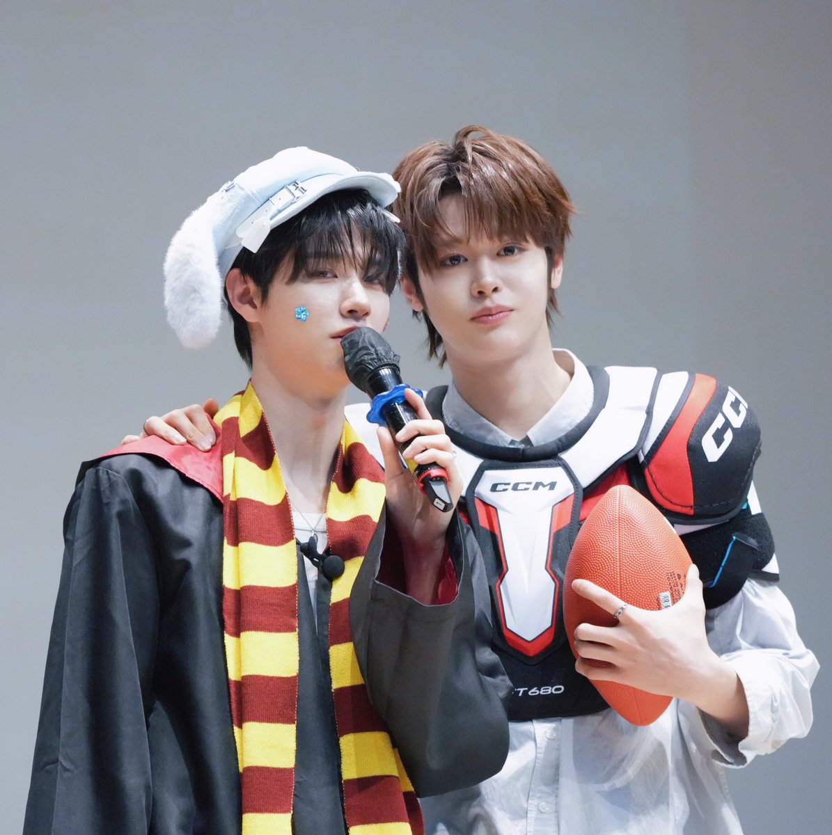 250411 올리브영 팬싸

웹툰즈🐰🐧💕

#마징시앙 #MAJINGXIANG #马靖翔 
#김성민 #KIMSUNGMIN
#클로즈유어아이즈 #클유아 #CLOSEYOUREYES