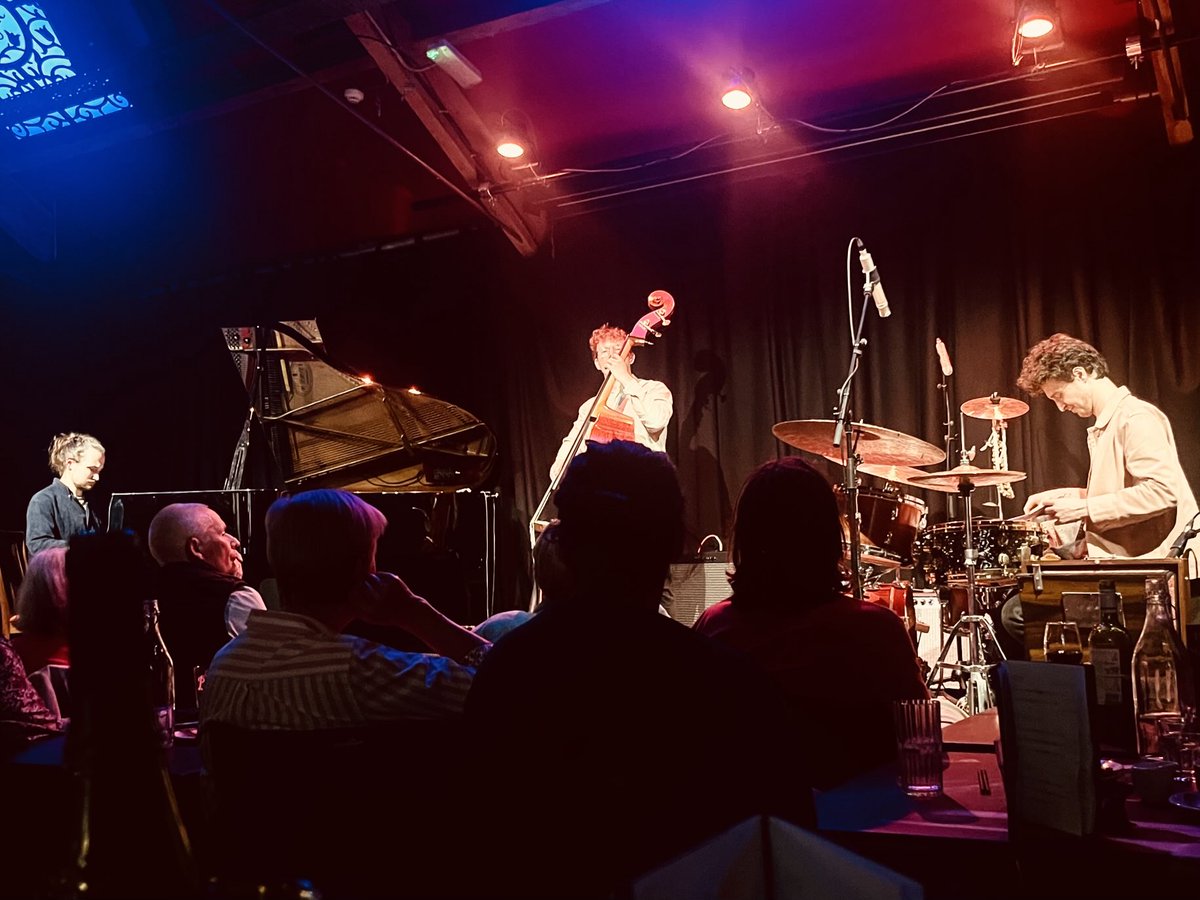 Fergus McCreadie Trio ⁦<a href="/peggysskylight/">Peggy's Skylight Jazz Club</a>⁩ Saturday night. Bloody brilliant 💥💥