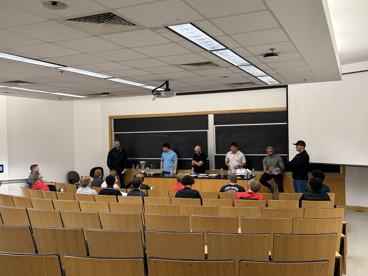 Great having our alumni back on campus yesterday for our final Spring Practice and the Roger Lockwood OWU Football Mentoring Program. They shared their journeys and spoke with our current student-athletes about life after football. #RollShops #FOE