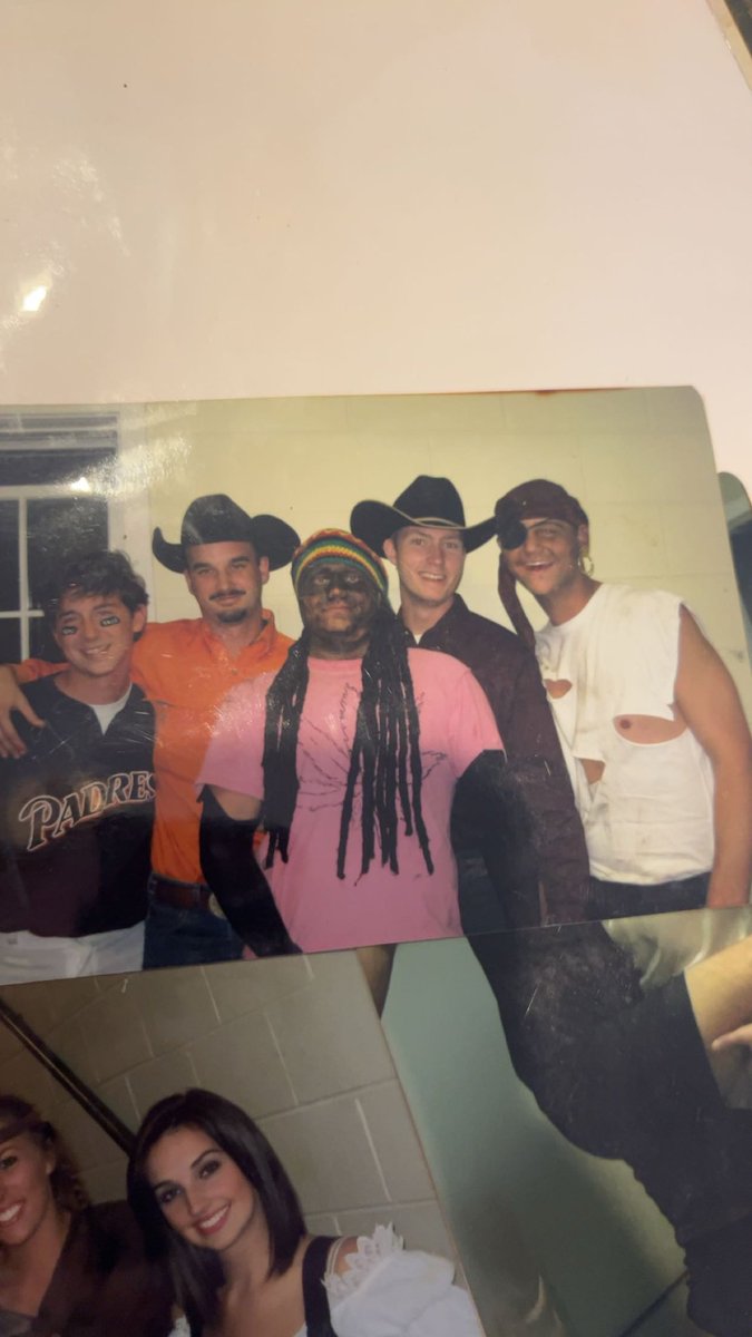 WilhelmScott18's tweet photo. Fuck it self dox. yeah I’m the chiller in the middle https://t.co/iZMoS3Slg7