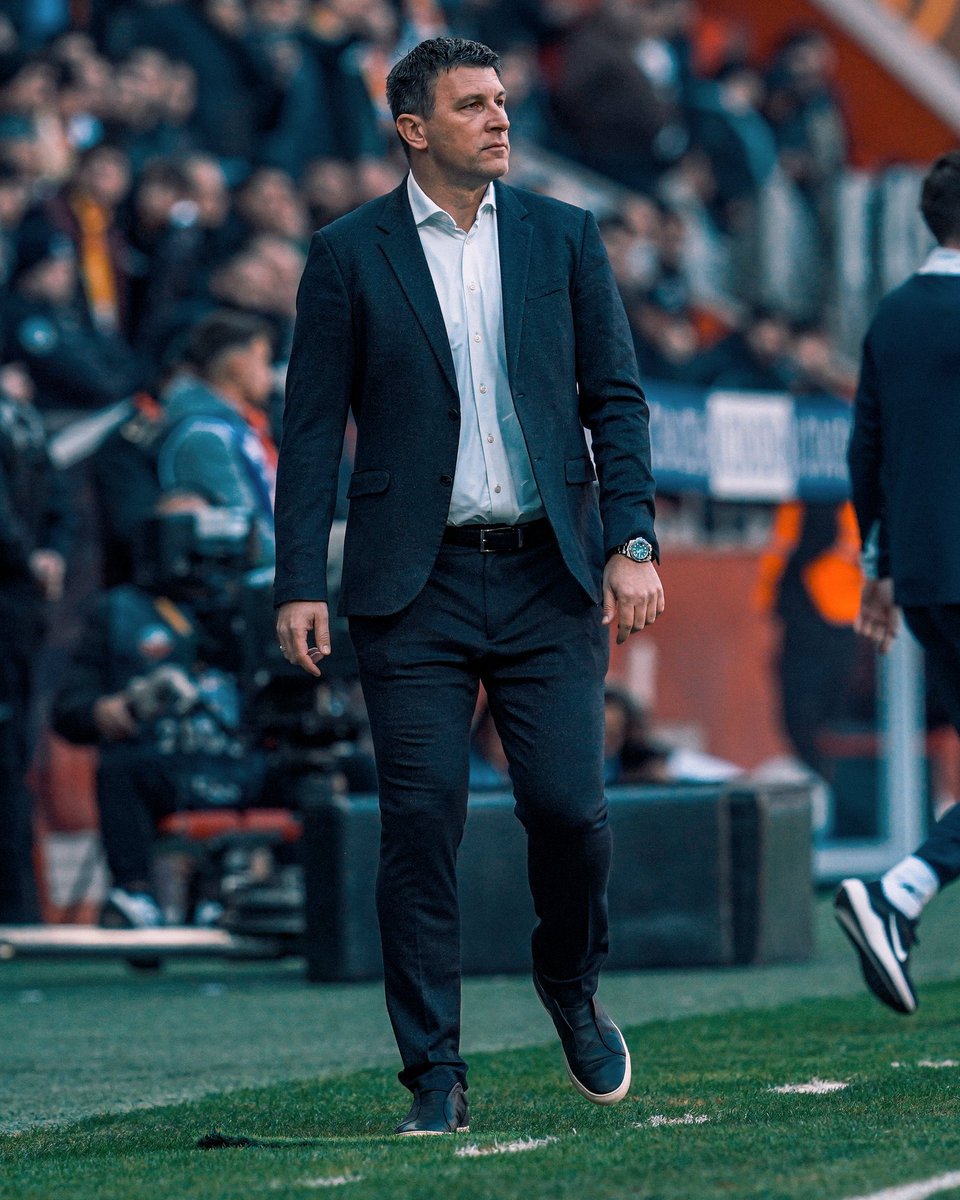BalkanFutbolu's tweet photo. 🇹🇷🇧🇦 | Kayserispor’un Balkan kökenli teknik direktörü Sergej Jakirović, hem âlimdir hem âriftir.

Birçok eksiğine rağmen Fenerbahçe deplasmanından 1 puanı almayı başardı. https://t.co/CrHw1G0B2C
