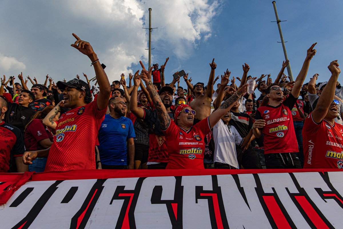 FRLMINAS's tweet image. Esta hinchada se merece ser primero 🇾🇪