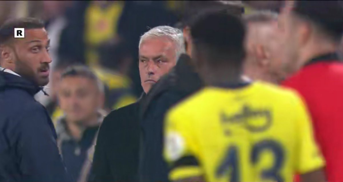 Mourinhonun surata bakın çabuk agdhqhshaha