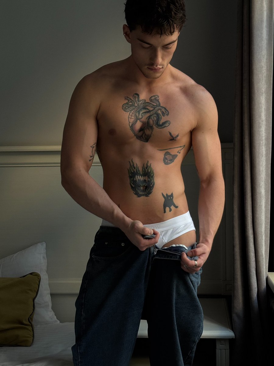 #FRNKOW BRIEFS 
A modern take on a classic silhouette. Made with German craftsmanship and long-lasting comfort in mind.

@vladvedmich shot by <a href="/imagiharium/">imagiharium</a> 

#FRNKOWESSENTIALS #whiteythighties
#meninbriefs