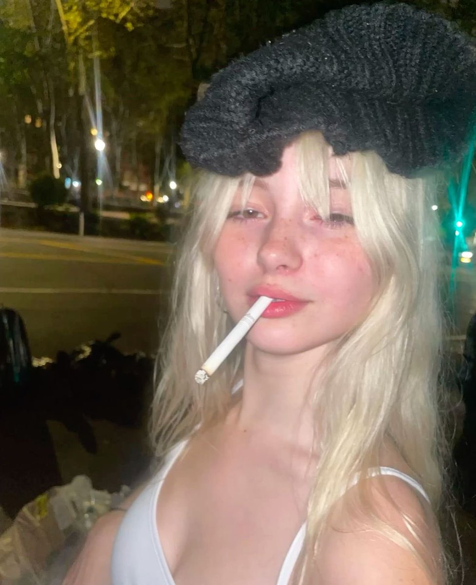 taekewker's tweet image. her andrew btw femmedrew exclusively in hanya land