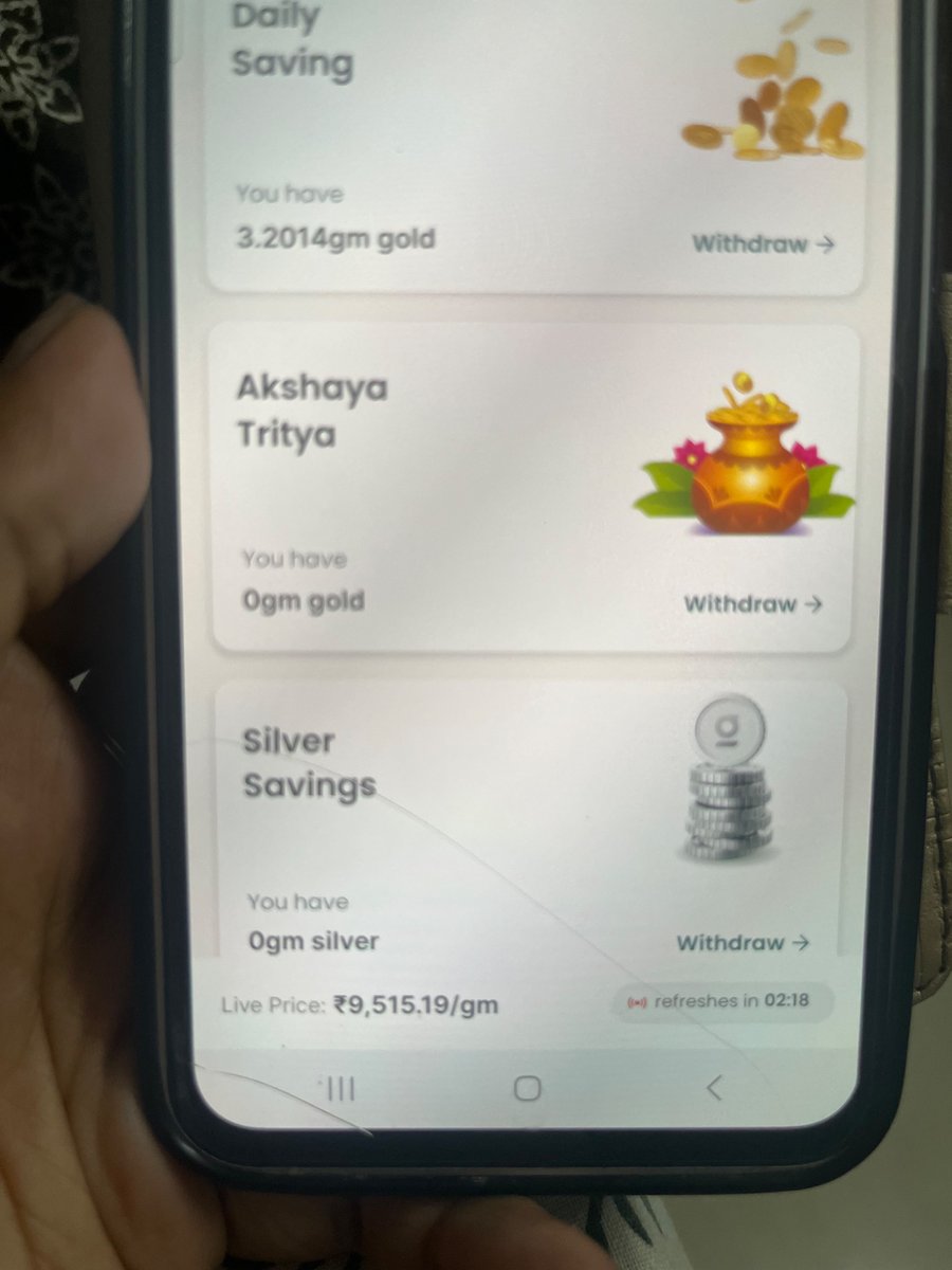 gar_ahuja's tweet photo. @gullakmoneyapp why does your live gold price changes from homepage to withdrawal page? On homepage, it seems 9.8K and on withdrawal page, it changes to 9.5K. https://t.co/t56lgzRplz