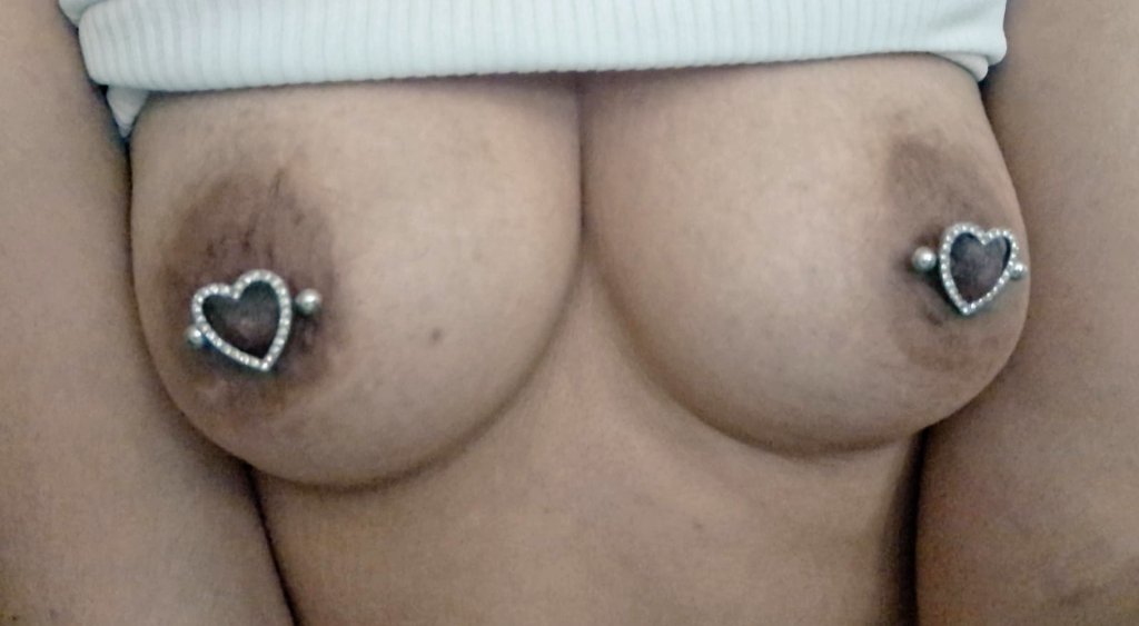 AgsMafer's tweet photo. Nuevos aretitos en sus pezones y el gran corazón que me tiene loco por ella https://t.co/SLRqpcXOC0