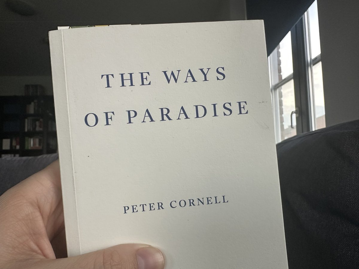 BobdH84's tweet photo. Perfect leesvoer voor Pasen: een experimenteel boek dat volledig bestaat uit voetnoten bij een ‘verdwenen’ academische tekst: een aaneenschakeling van feiten (?) rond geschiedenis, religies, kunststromingen, labyrinten, waar gaandeweg rode draden in ontstaan. Heerlijk. https://t.co/HFSvkGBwRc
